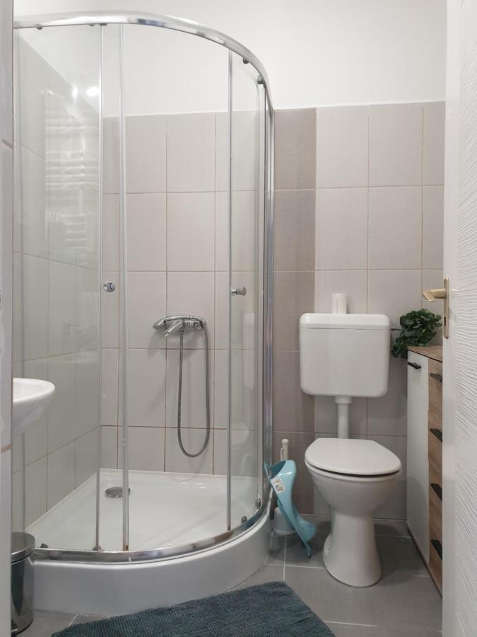 Chill House Apartman Eger Exteriör bild