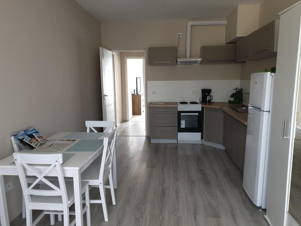 Chill House Apartman Eger Exteriör bild
