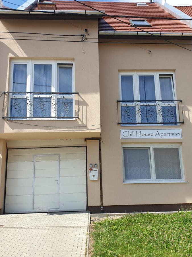 Chill House Apartman Eger Exteriör bild